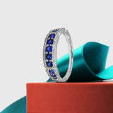 Adamar Jewels CREENCIA Besito Ring in 18K white gold set with sapphire and diamonds
